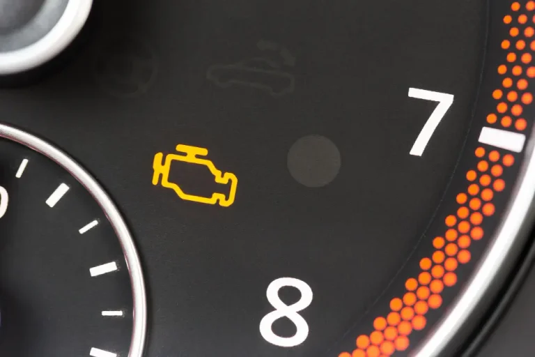 הנזקים האפשריים מהתעלמות מנורת ה-Check Engine